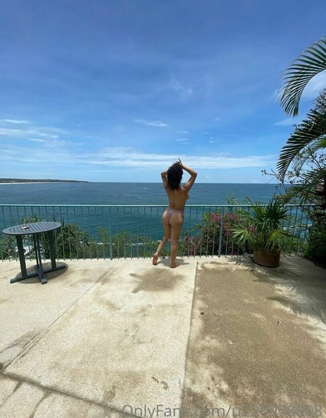 Lizbeth Rodriguez modelo agradable foto