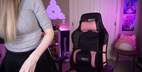 Dizzykitten haut modèle des photos