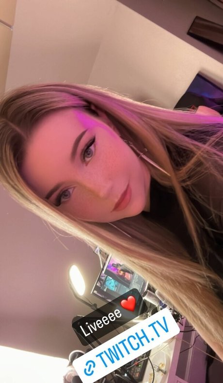 Dizzykitten naked pornstar galleries