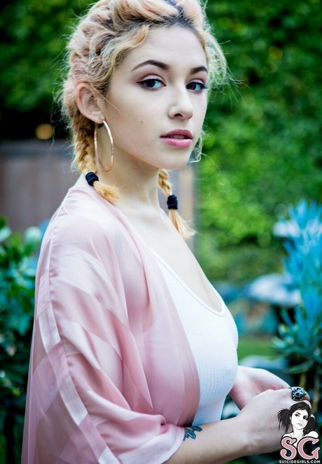 Sophoulla actriz desnuda imagen