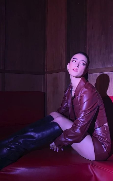 Charli D Amelio actrice de nus galeries