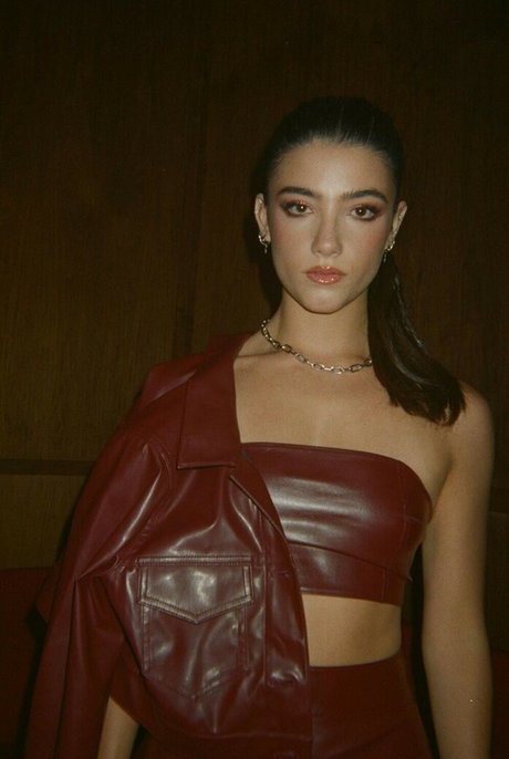 Gatita gótica onlyfans caliente hd imágenes