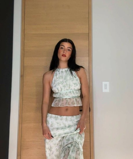 Charli D Amelio arte modelo fotos