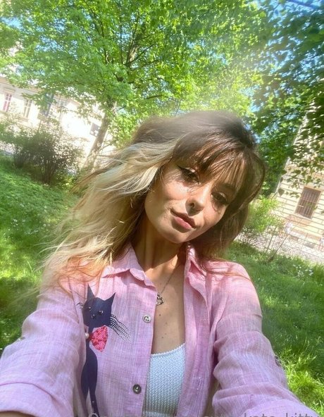 cute kate kitty art modèle photo