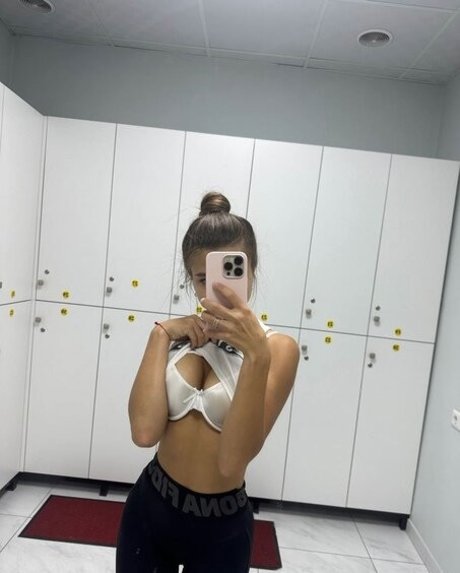 Valeria Lerochka modelo desnudo imágenes