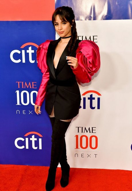 Camila Cabello jolie star du porno des photos