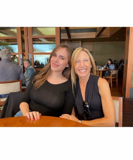 Nicolle Gironda estrella desnuda fotos