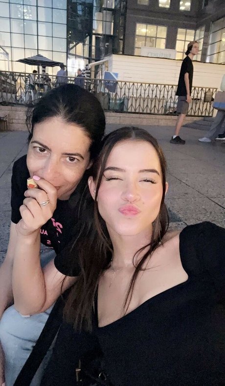 Lea Elui estrella porno atractiva archivo