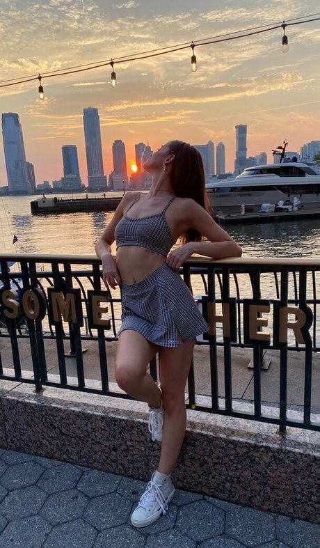 Lea Elui star du porno gratuit des photos