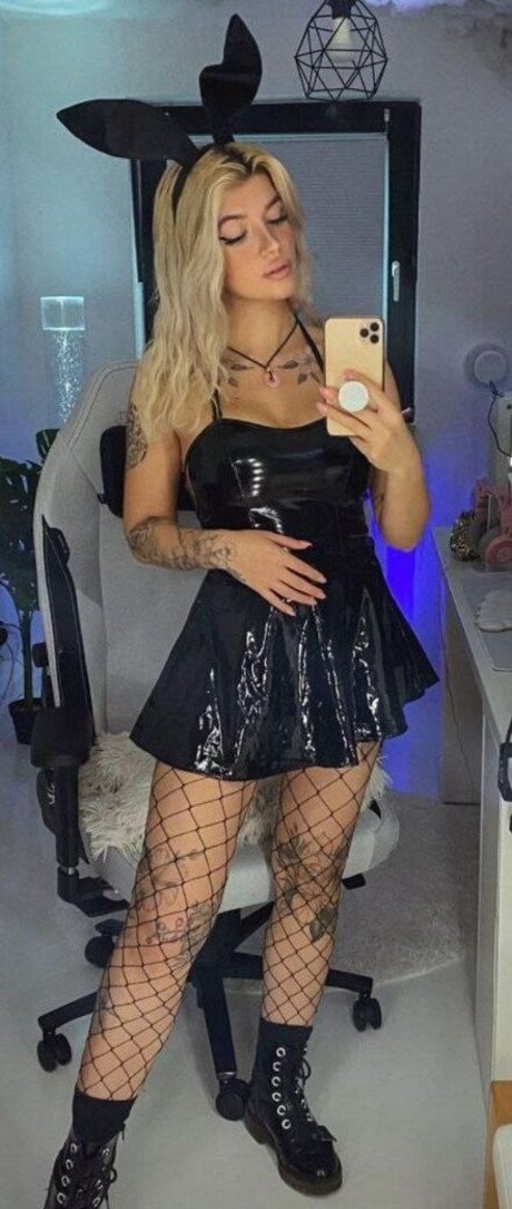 Kunshikitty model nude photos