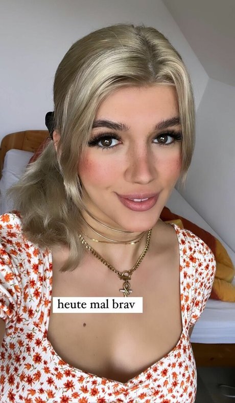 Kunshikitty pornstar nudes photo