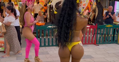 Exhibitionism jolie étoile des photos