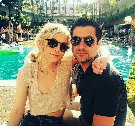 Emily Kinney haut modèle image