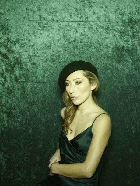 Dichen Lachman naked model photos