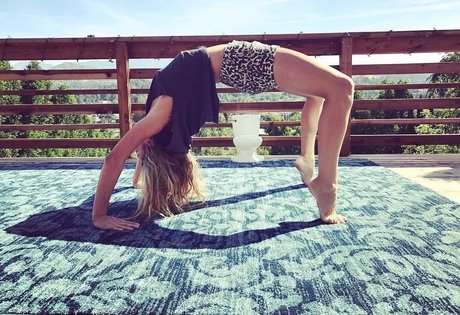 Dichen Lachman estrella adulta imágenes