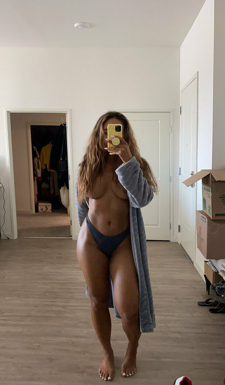 ginavhuynh modelo de arte galería