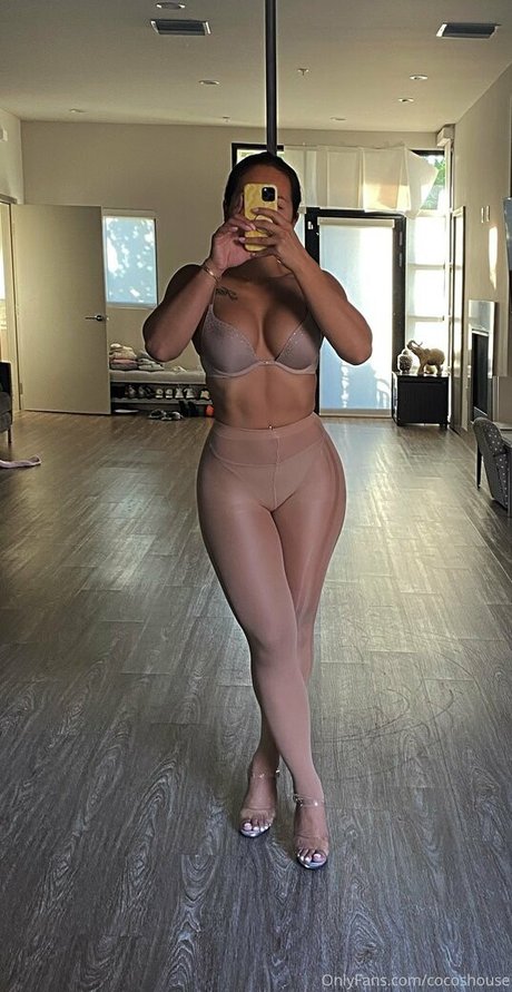 ginavhuynh estrella porno desnuda galería