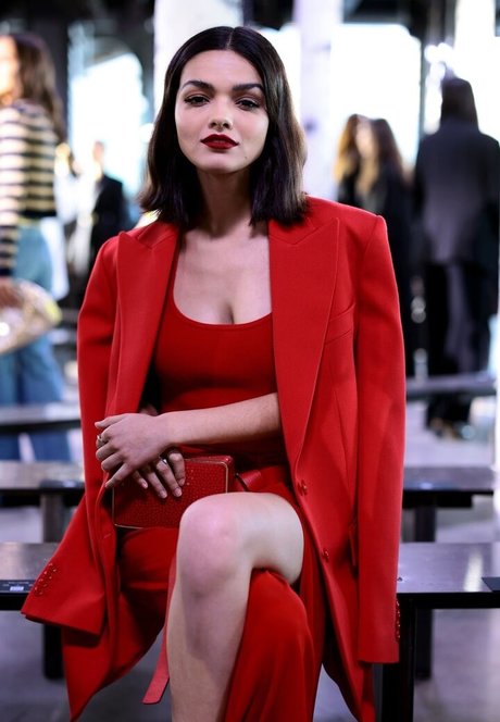 Rachel Zegler estrella porno bonita foto