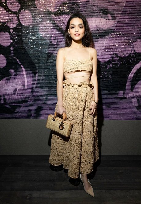 Rachel Zegler modelo desnuda imágenes