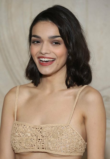Rachel Zegler modèle joli des photos