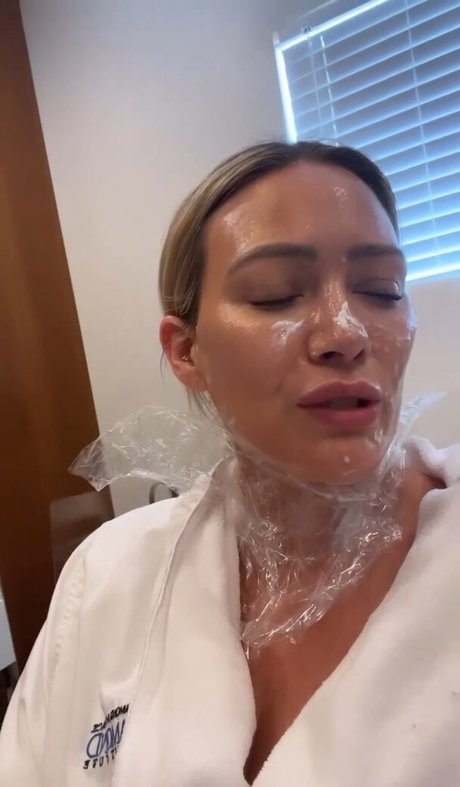 Hilary Duff actriz erótica galerías