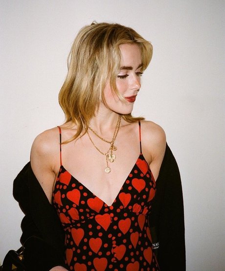 Kiernan Shipka modelo agradable galerías