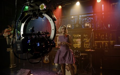 Kiernan Shipka modèle nu collection