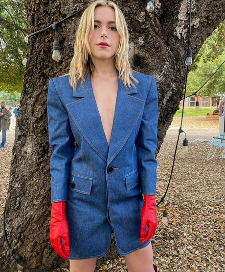 Kiernan Shipka nus star du porno photos