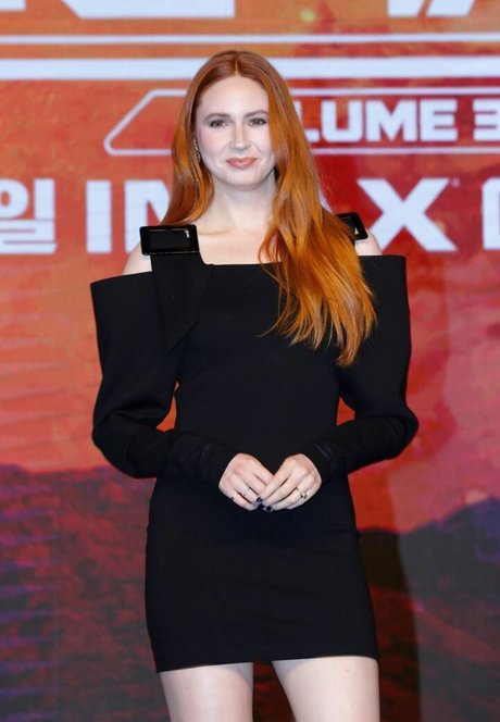 Karen Gillan actrice de nus galerie