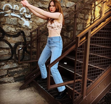 Karen Gillan estrella hermosa imagen