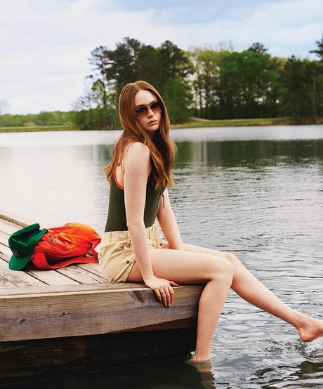 Karen Gillan beautiful actress picture