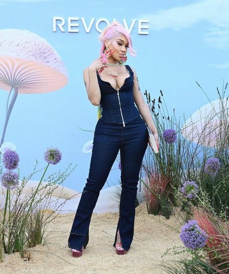 Saweetie free model gallery