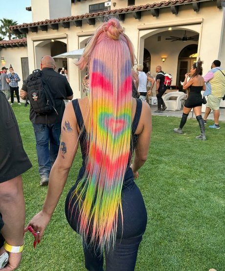 Saweetie perfect model pics