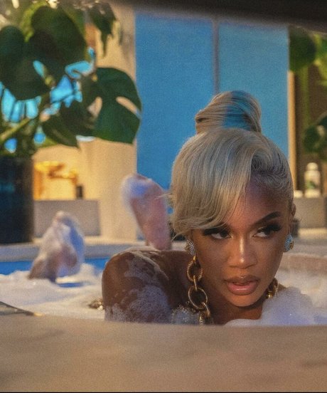 Saweetie star adult picture