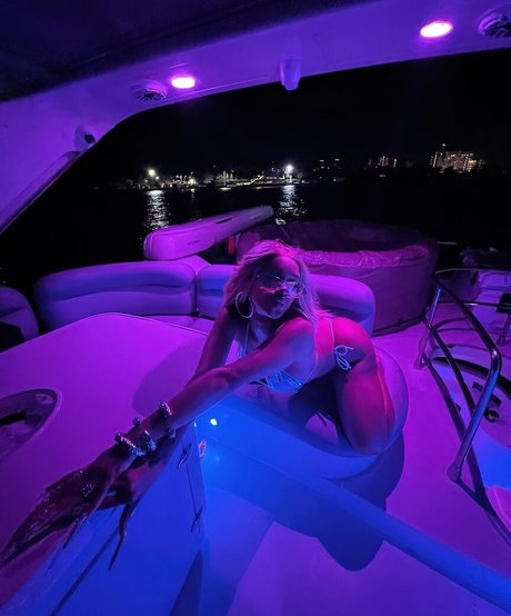 Saweetie estrella libre galería