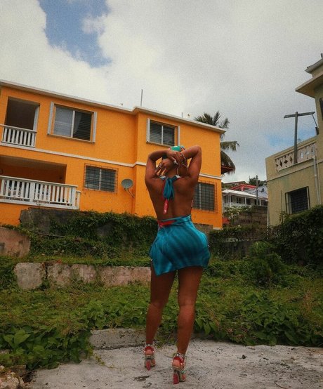 Saweetie actrice érotique collection