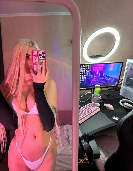 Morana Battory modelo superior imágenes