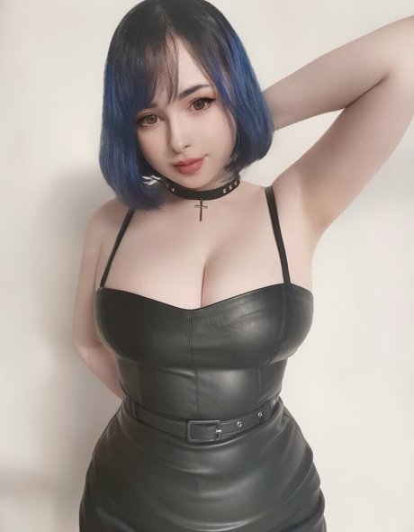 Yoshinobi modèle artistique galerie