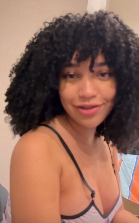 Marycuriell modelo porno foto