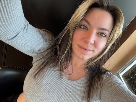 Curvyllama perfect model photos