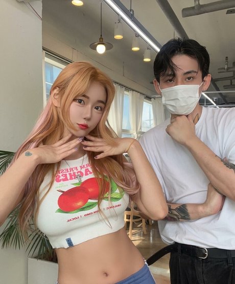 Berry modèle sexy img