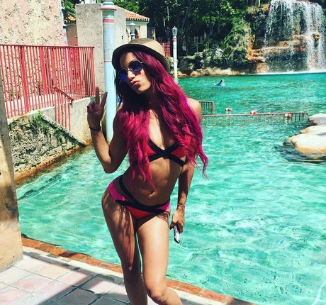 Sasha Banks modelo erótico imágenes