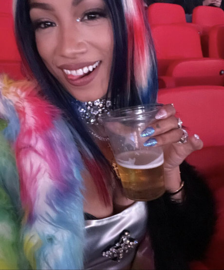 Sasha Banks modelo hermosa foto