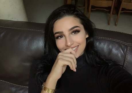 mnufo model pornographic images