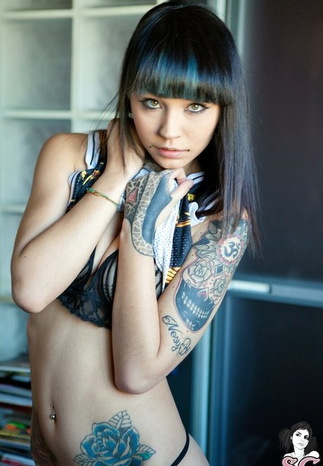 Fishball Suicide actriz libre galerías