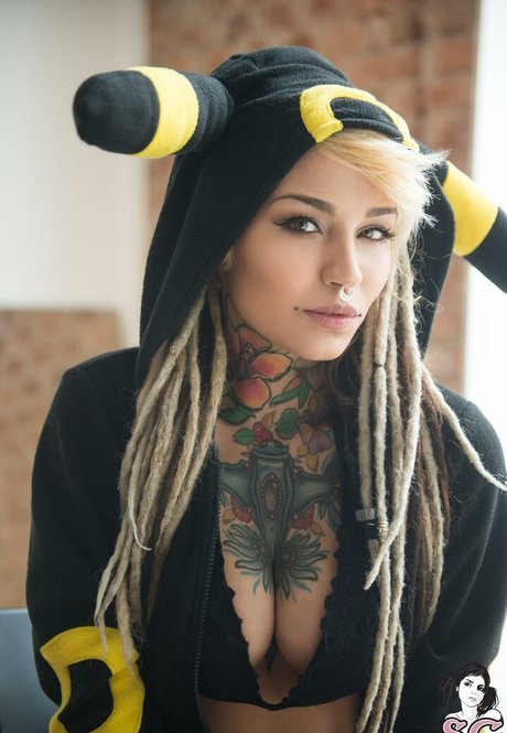 Fishball Suicide actriz perfecta galerías