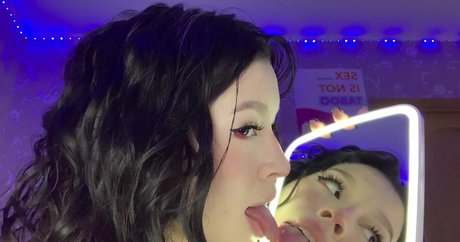 Lezzy Bunny ASMR model top photos