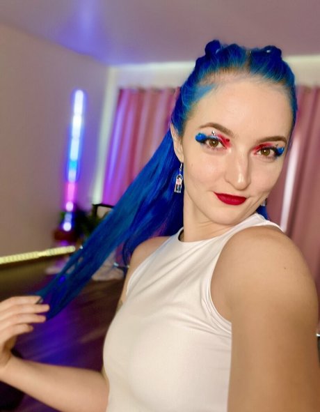 Littlesiha actriz atractiva galerías