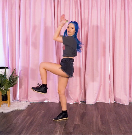 Littlesiha modèle pornographique images