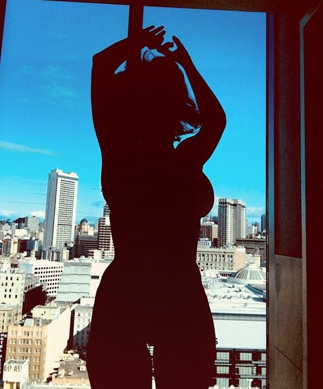 Milana Vayntrub estrella porno agradable imagen